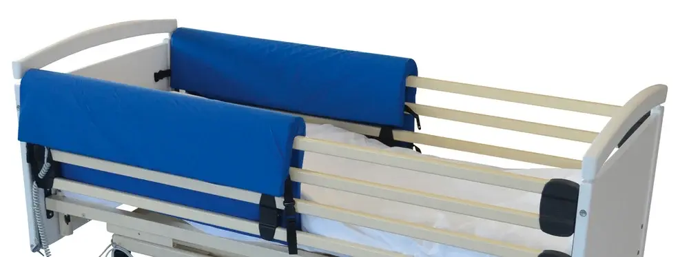 Protection en mousse formée pour barrière de lit médicalisé