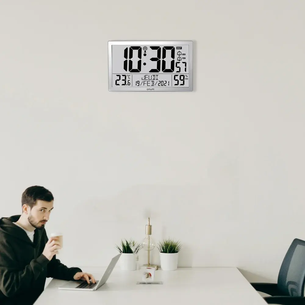 Horloge calendrier géante