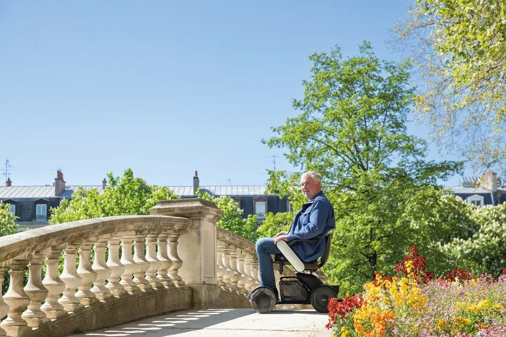 Fauteuil roulant électrique Model C2