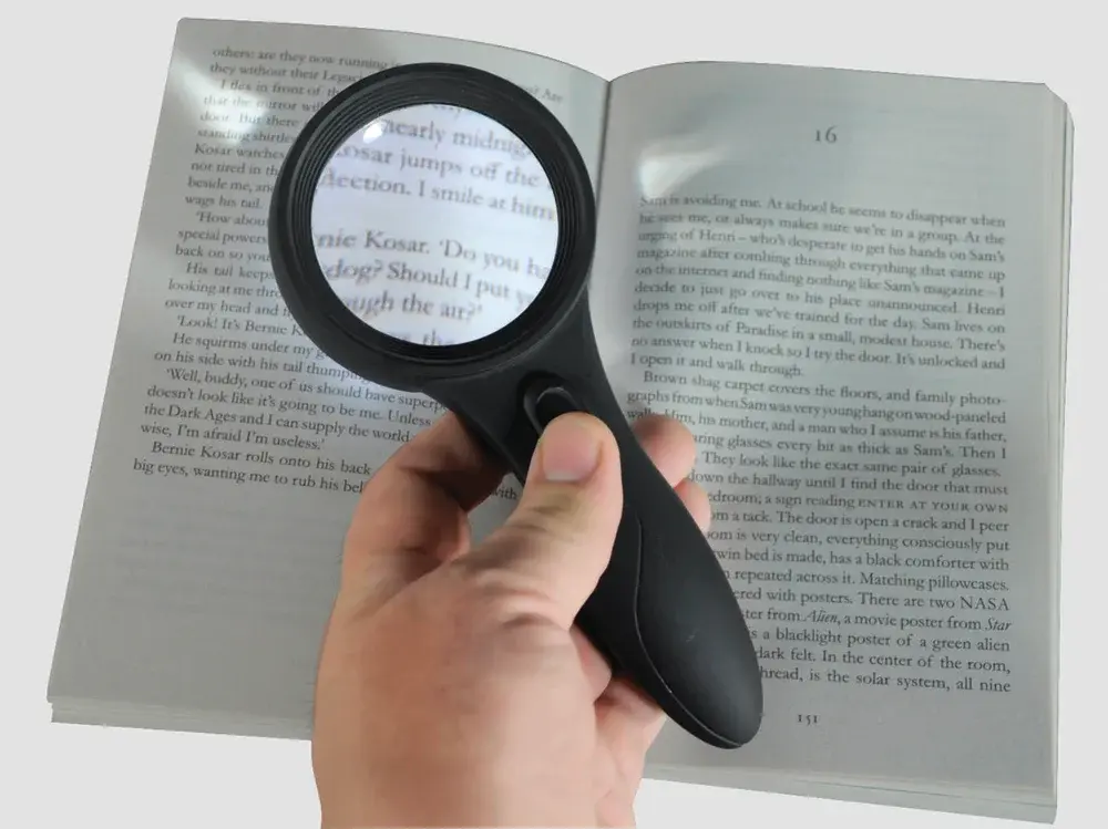 Loupe de poche à LED