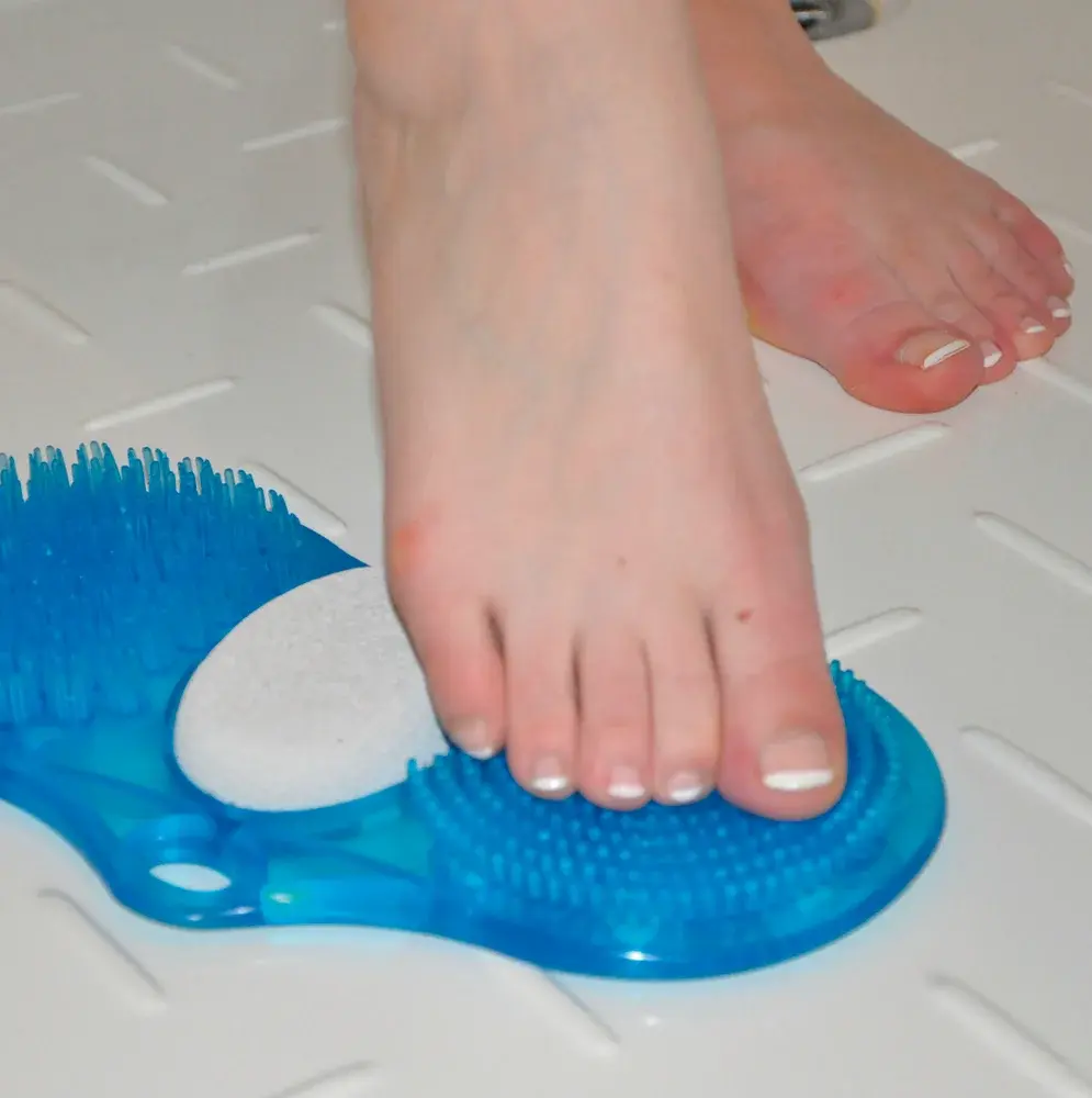 Brosse à pieds avec pierre ponce