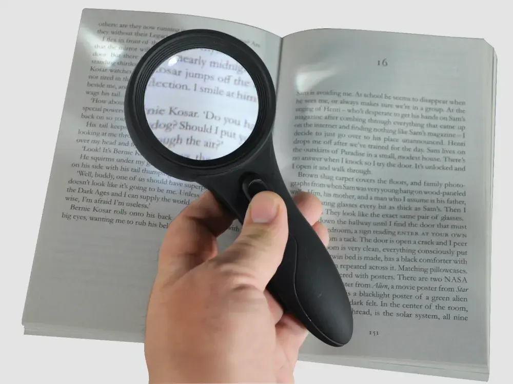 Loupe de poche à LED