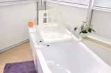 Vignette - Siège pivotant pour baignoire